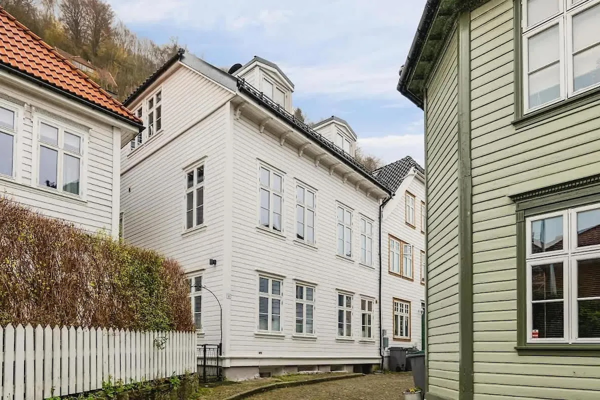 Dinbnb Apartments L 500M To Bryggen L Bathtub & New 2017 L Authentic Bergenshus Norway